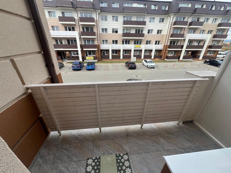 Apartament cu 2 camere semidecomandat, mobilat în Sânpetru