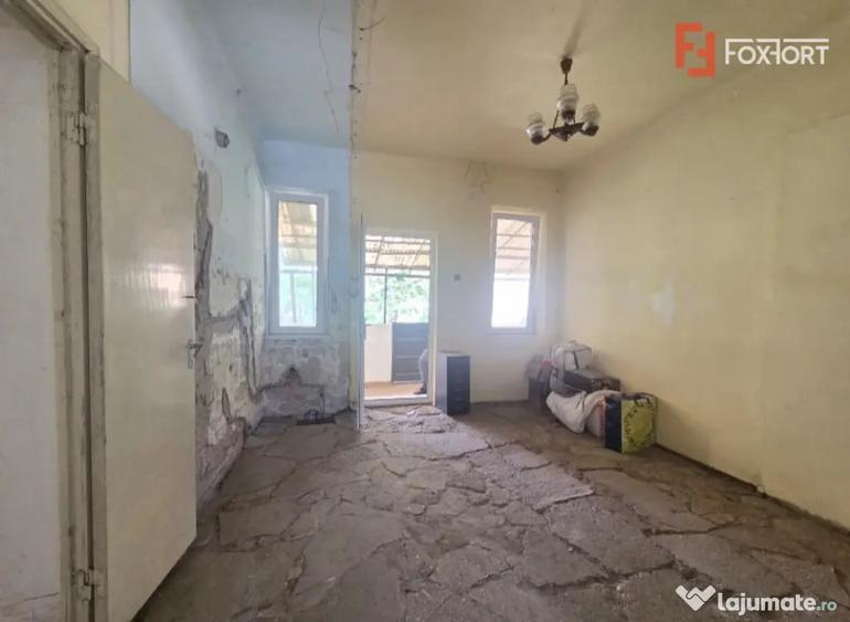 Casă cu 5 camere cu Teren 380 Mp în Funcționarilor