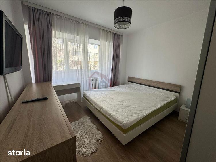 Apartament cu 2 camere semidecomandat, mobilat în Tei