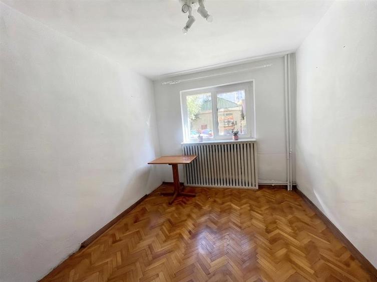 Apartament cu 3 camere decomandat în George Enescu