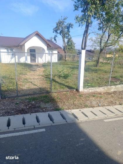 Casă cu 3 camere decomandat cu Teren 500 Mp în Central