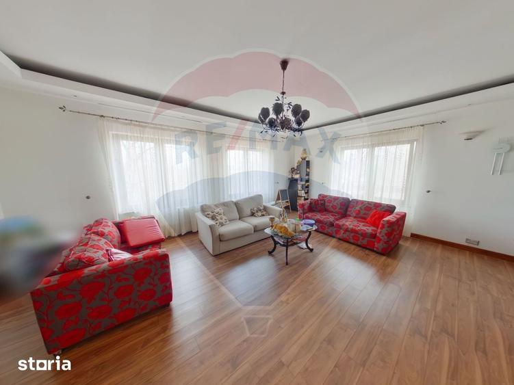 Casă cu 6 camere cu Teren 1505 Mp în Central