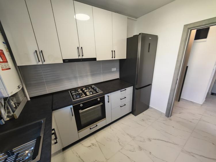 Apartament cu 2 camere decomandat în Apărătorii Patriei