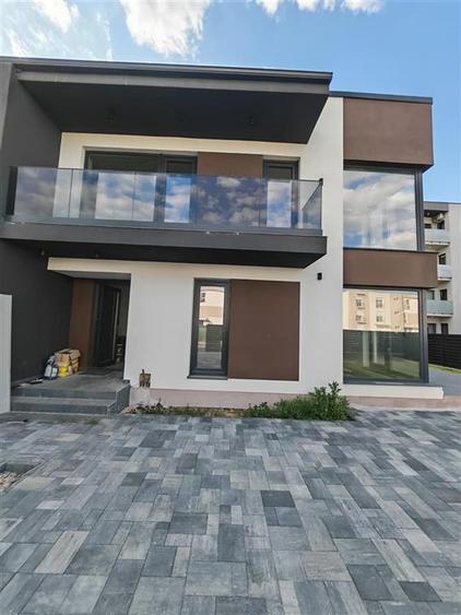 Casă cu 3 camere cu Teren 335 Mp în Central