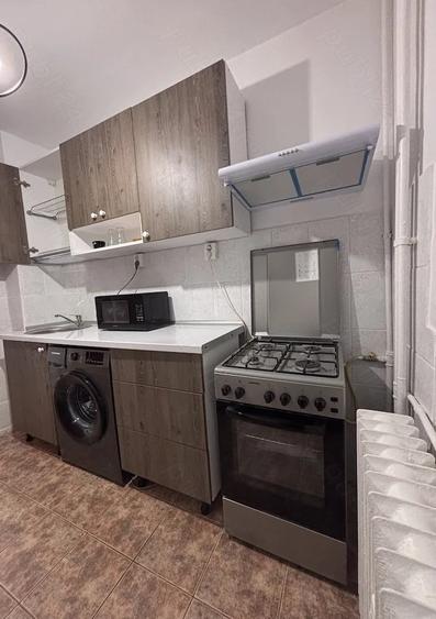 Apartament cu 2 camere decomandat, mobilat în Titan