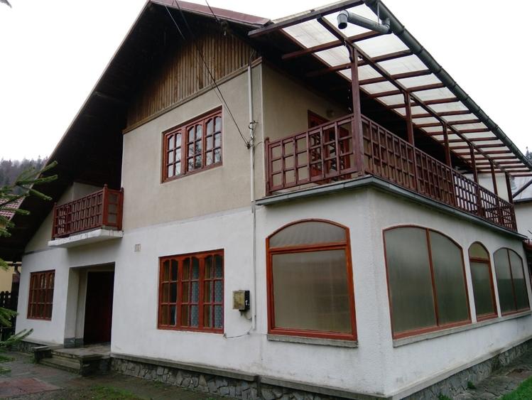 Casă individuală cu 6 camere cu Teren 446.73999023438 Mp în Bușteni