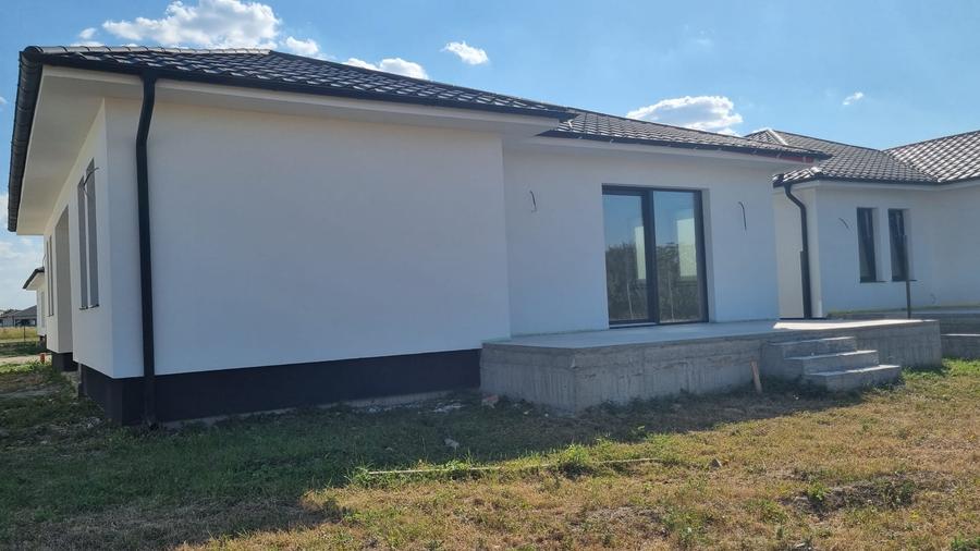 Casă individuală cu 4 camere cu Canalizare în Nord