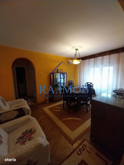 Apartament cu 3 camere semidecomandat în Ultracentral