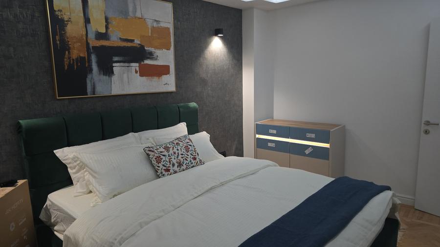 Apartament cu 2 camere semidecomandat, mobilat în P-ța Romană
