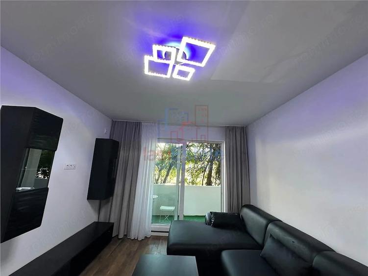Apartament cu 2 camere semidecomandat în Filiași