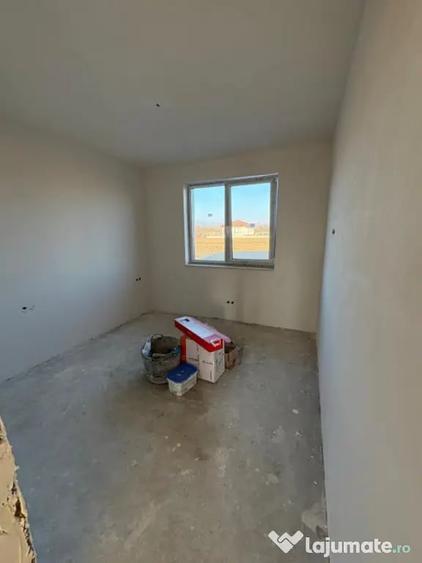 Casă cu 4 camere cu Teren 400 Mp în Săsar