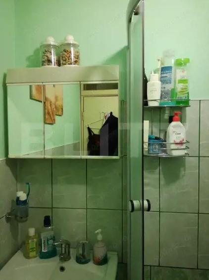 Apartament cu 4 camere decomandat în Dâmbovița
