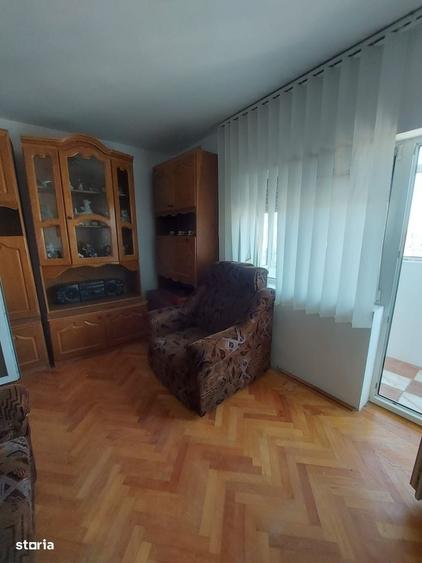 Apartament cu 3 camere decomandat în Micro 4