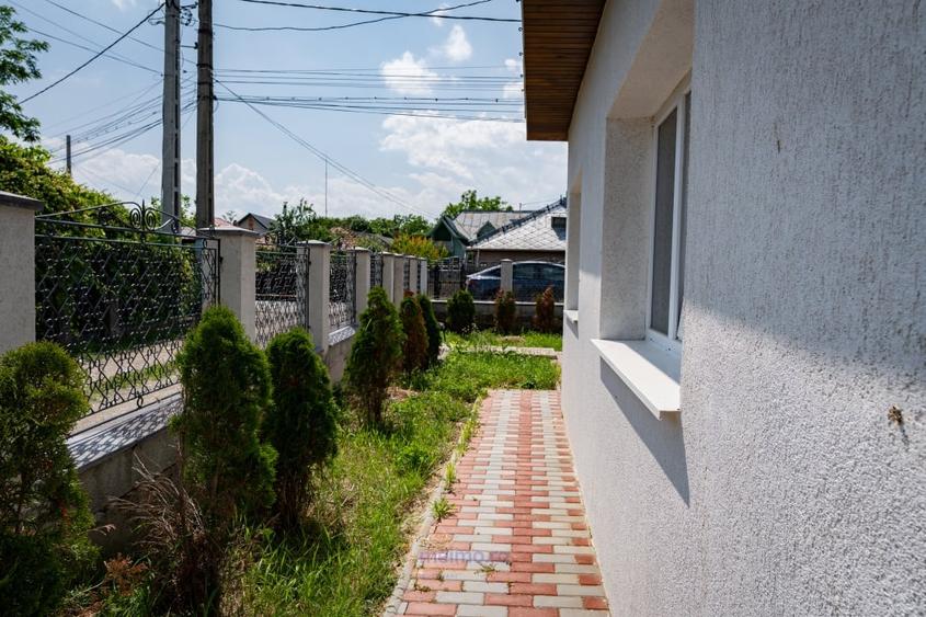 Casă individuală cu 4 camere cu Canalizare în Moinești