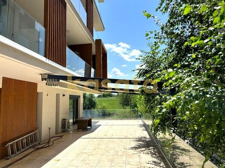 Apartament cu 3 camere semidecomandat, mobilat în Central