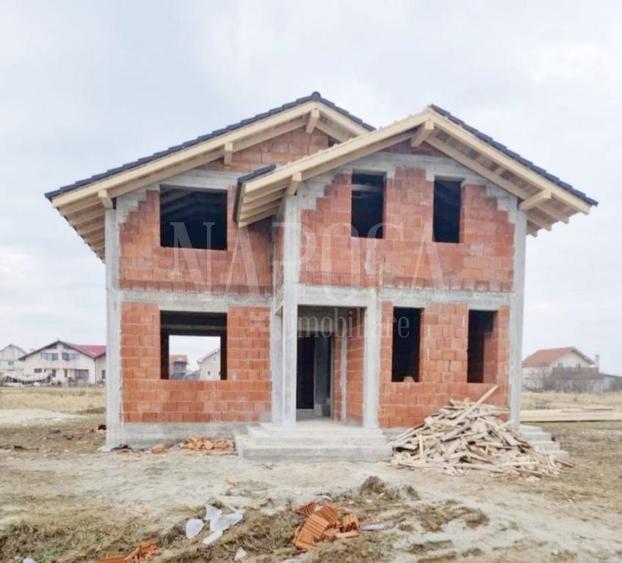 Casă individuală cu 4 camere cu Teren 500 Mp în Cihei