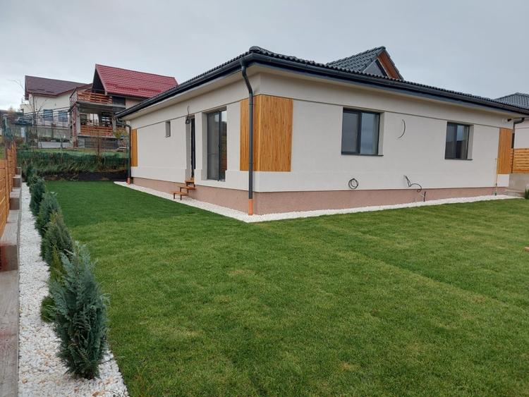Casă individuală cu 4 camere cu Teren 500 Mp în Corușu