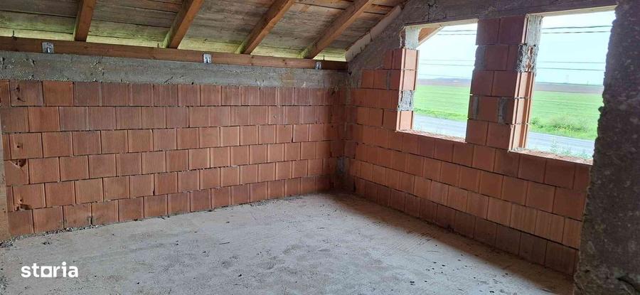 Casă cu 6 camere cu Teren 500 Mp în Frumușeni