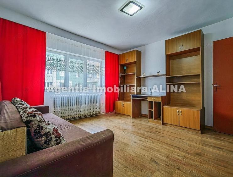 Garsonieră decomandată în Micro 15