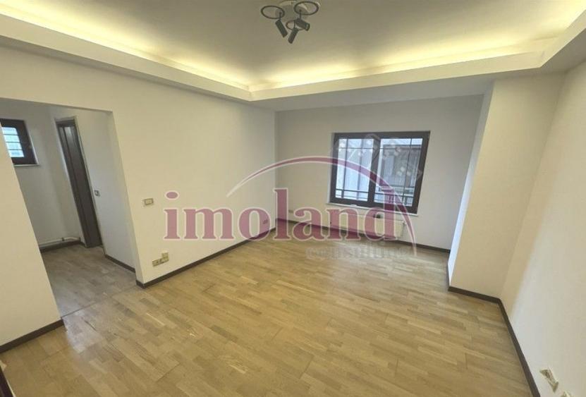 Apartament cu 3 camere semidecomandat în Floreasca