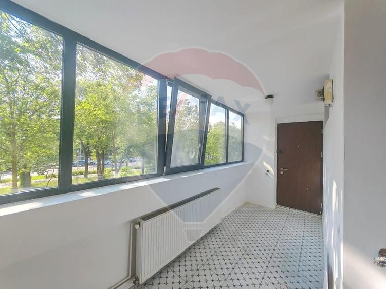 Apartament cu 3 camere semidecomandat în Primăverii