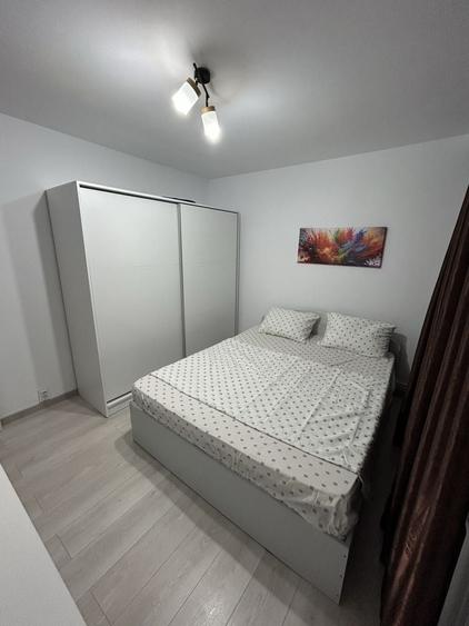 Apartament cu 3 camere decomandat în Exterior Vest