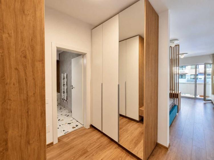 Apartament cu 7 camere semidecomandat în Centrul Civic