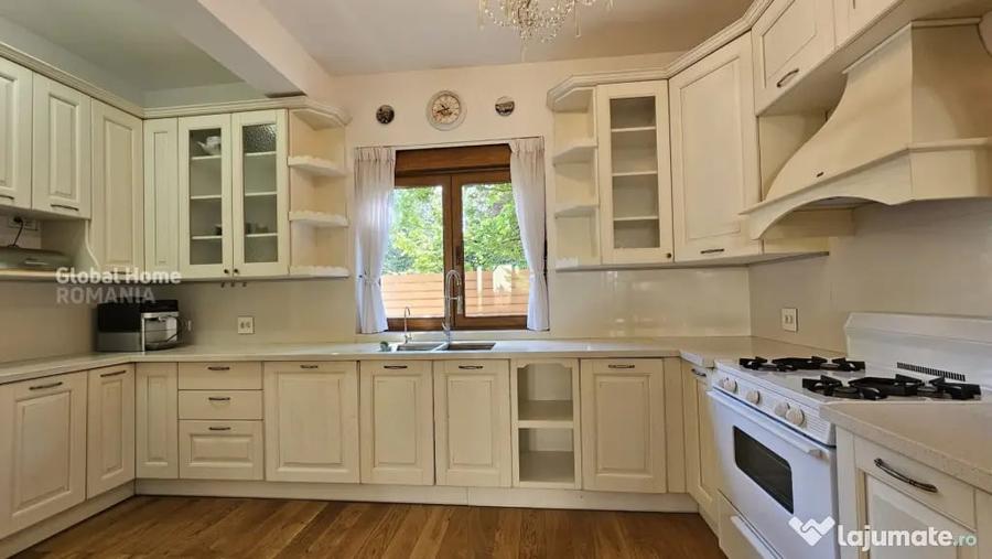 Casă cu 5 camere cu Teren 710 Mp în Central
