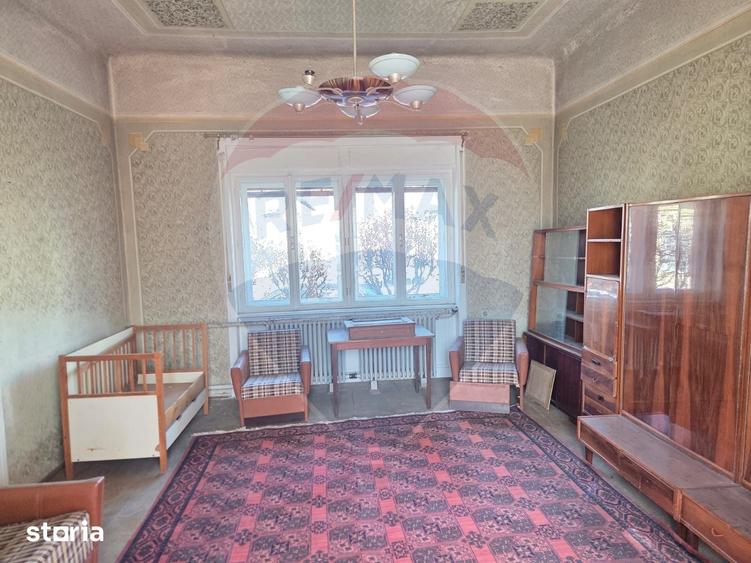 Casă cu 5 camere cu Teren 1010 Mp în Ultracentral