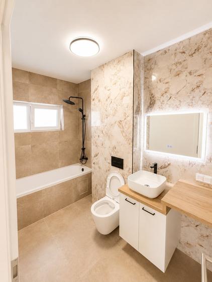 Apartament cu 3 camere decomandat în Cristian