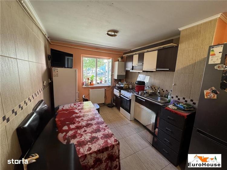 Apartament cu 3 camere decomandat în Ampoi 3