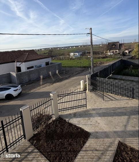 Casă cu 5 camere cu Teren 500 Mp în Balotești