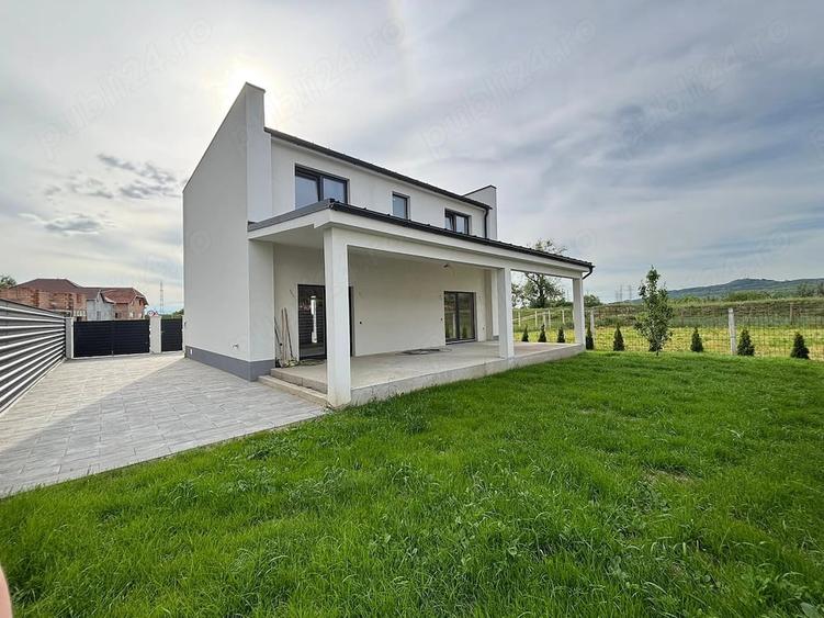 Casă cu 4 camere cu Teren 350 Mp în Exterior Vest