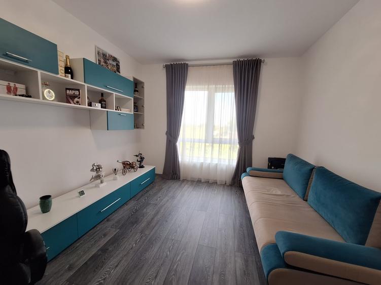 Apartament cu 3 camere semidecomandat, mobilat în Buziașului