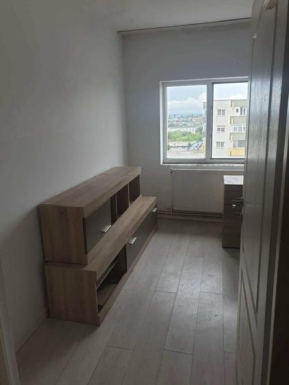Apartament cu 4 camere decomandat în Careiului