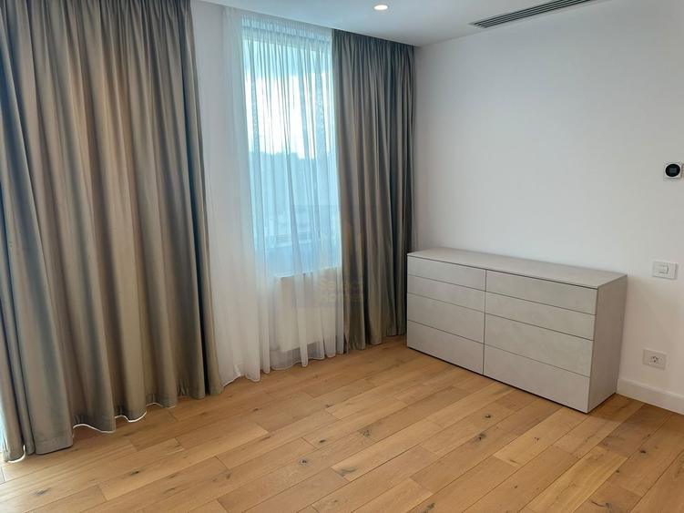 Apartament cu 3 camere semidecomandat, mobilat în Eminescu