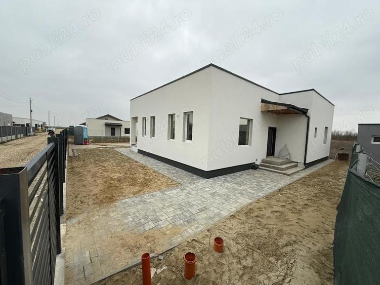 Casă cu 5 camere în Adunații-Copăceni