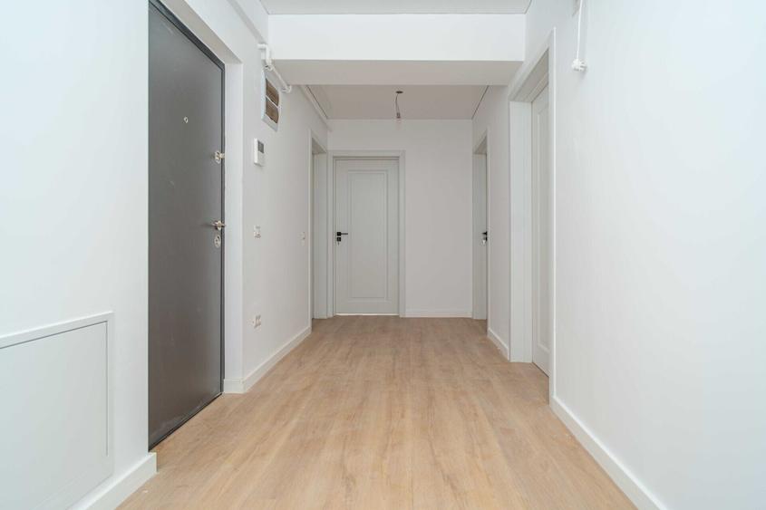 Apartament cu 3 camere decomandat în Nicolina