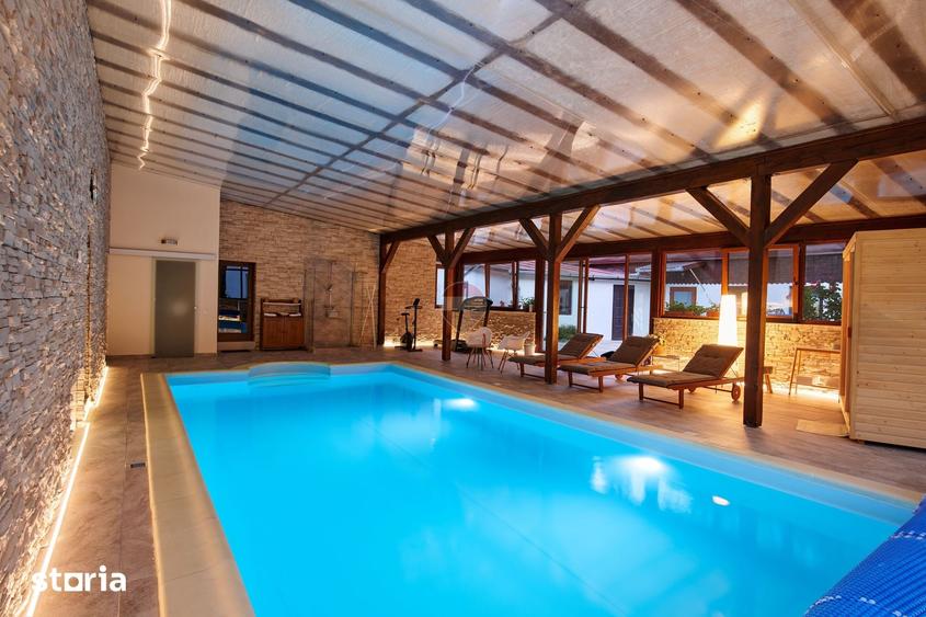 Casă cu 9 camere cu Teren 4800 Mp în Central