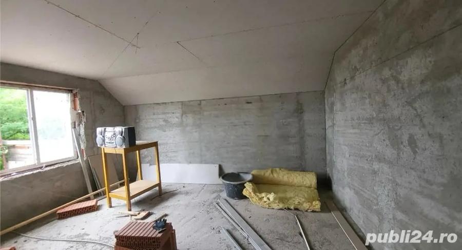 Casă cu 6 camere cu Teren 550 Mp în Central