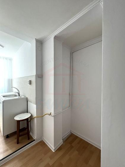 Apartament cu 3 camere decomandat, mobilat în Micro 13