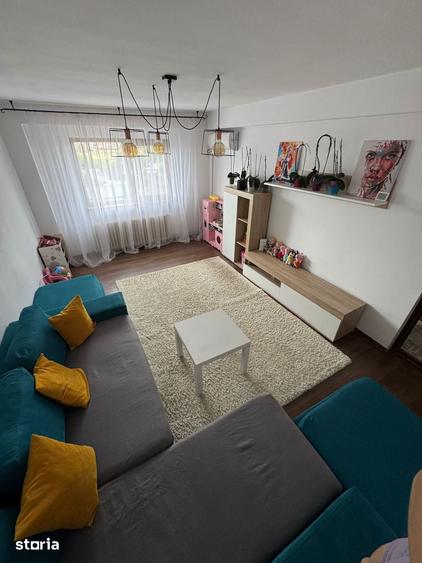 Apartament cu 3 camere decomandat în Central