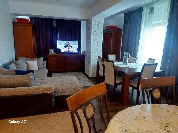 Apartament cu 3 camere decomandat în Central