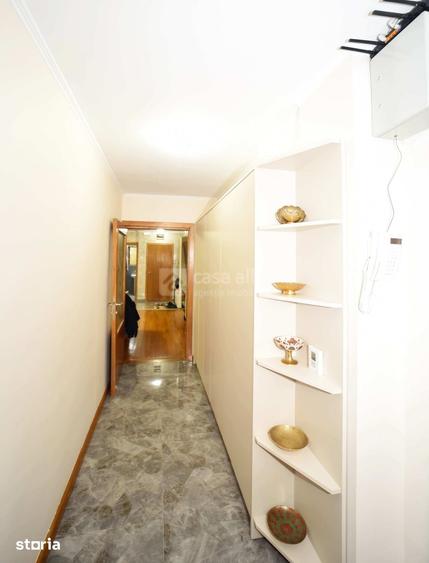 Apartament cu 3 camere în Piața Unirii