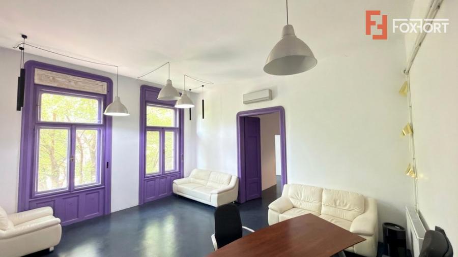 Apartament cu 4 camere decomandat în Central