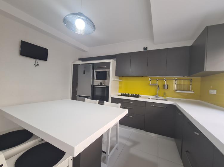 Casă individuală cu 5 camere cu Canalizare în Central