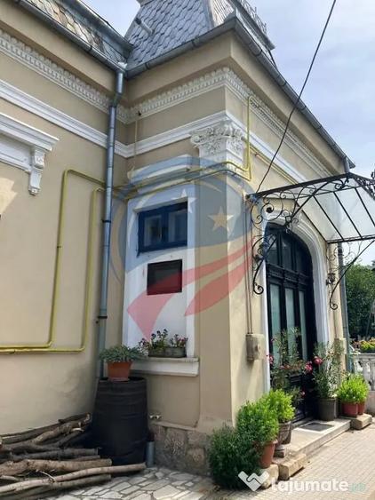 Casă cu 7 camere cu Teren 400 Mp în Central
