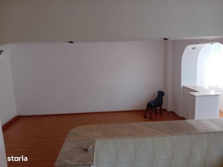 Apartament cu 4 camere decomandat în Central