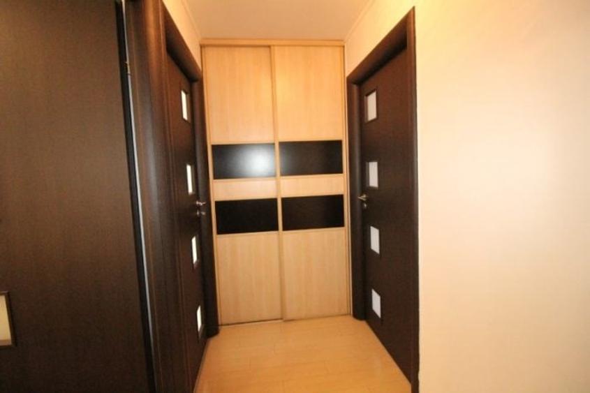 Apartament cu 3 camere semidecomandat, mobilat în Alexandru Obregia