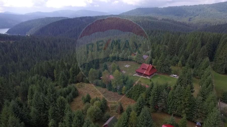 Casă individuală cu 4 camere cu Teren 6042 Mp în Beliș